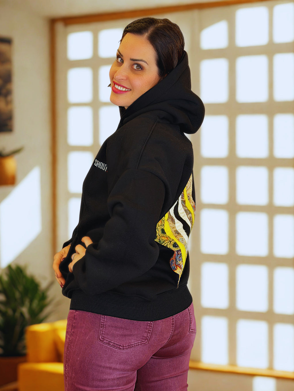 SHOUTIT BLACK VOOLVA