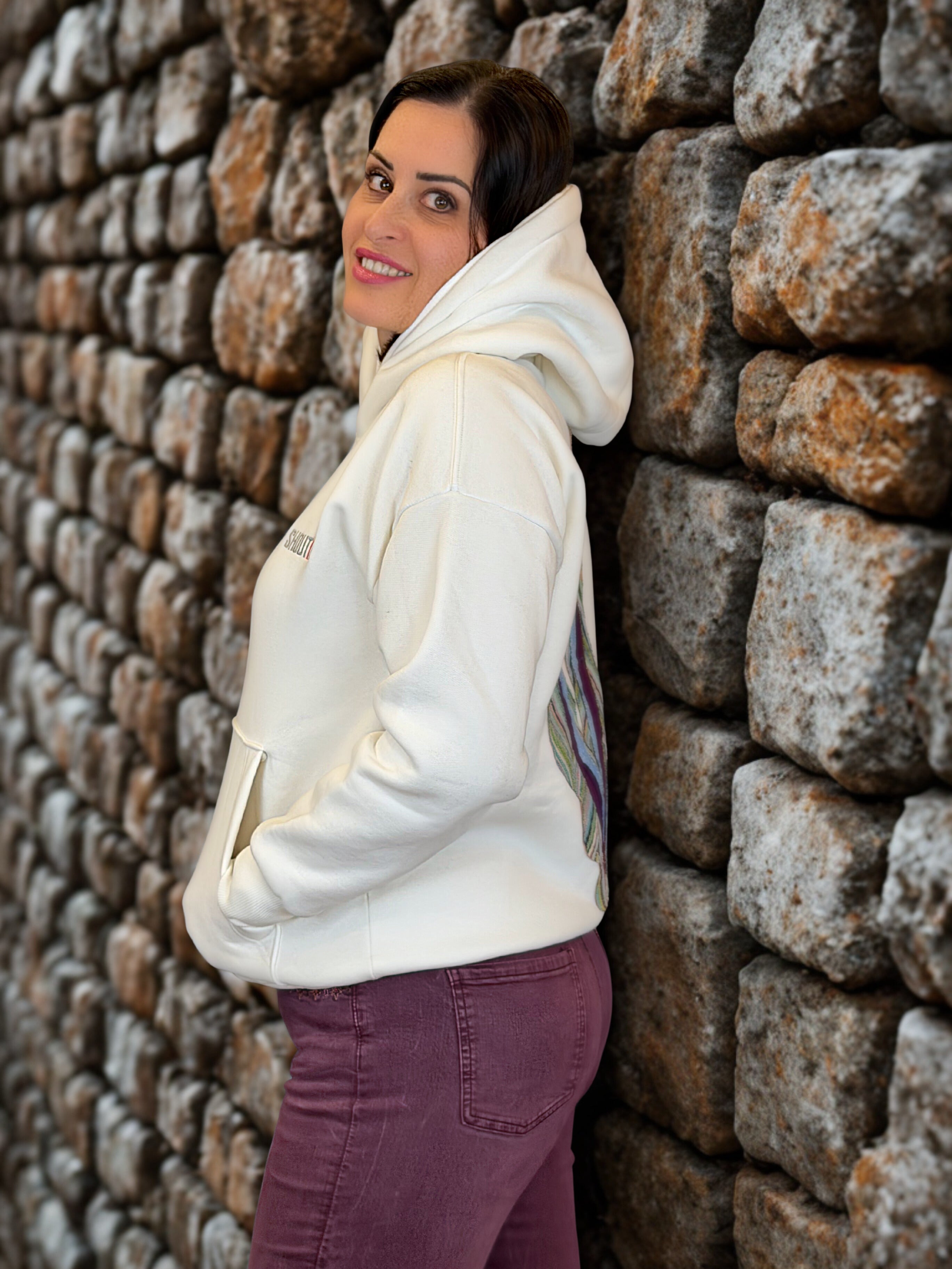 SHOUTIT WHITE VOOLVA 2